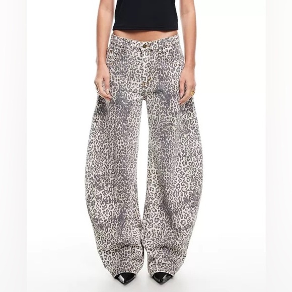 Lioness Denim - NWOT - Lioness Horseshoe Print Barrel Leg Jeans in Leopard Fade - Size XS